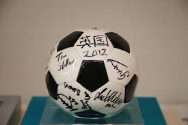 南安普顿不敌普雷斯顿后，后卫内森-伍德与本队球迷发生口角