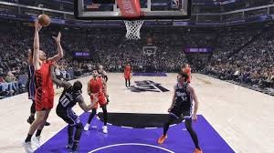 日本职棒揭幕战吸引大量观众